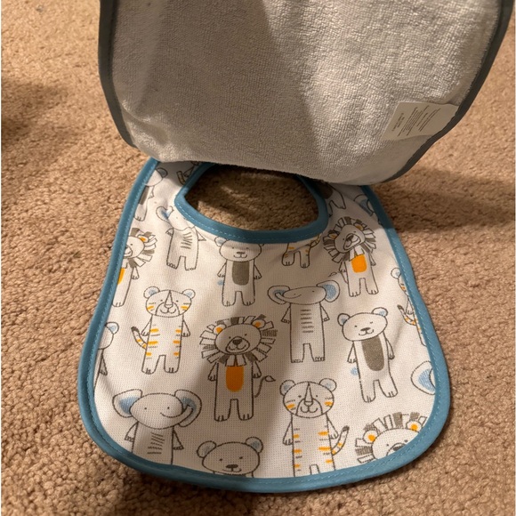 Set of 2 Bibs - Picture 3 of 4